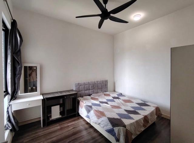 Middle room for rent Urbano Utropolis Glenmarie Shah Alam UOW Uni 1