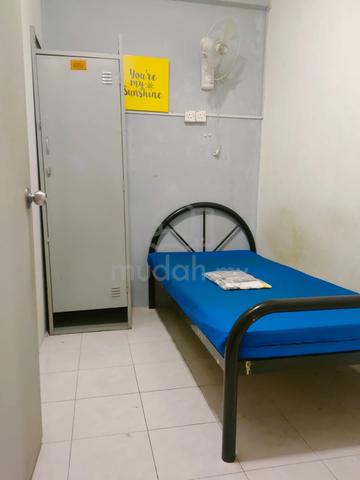 Bilik Single Lelaki Selesa | Perdana Villa | WiFi Percuma 1