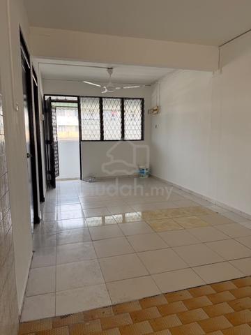 Flat Taman Ungku Tun Aminah 1