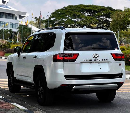 2023 Toyota LANDCRUISER 3.4 GR SPORT (A) - 3