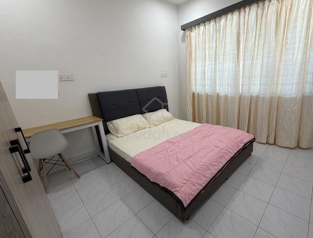 Master Room with Private Bathroom For Rent - Taman Kolombong 1