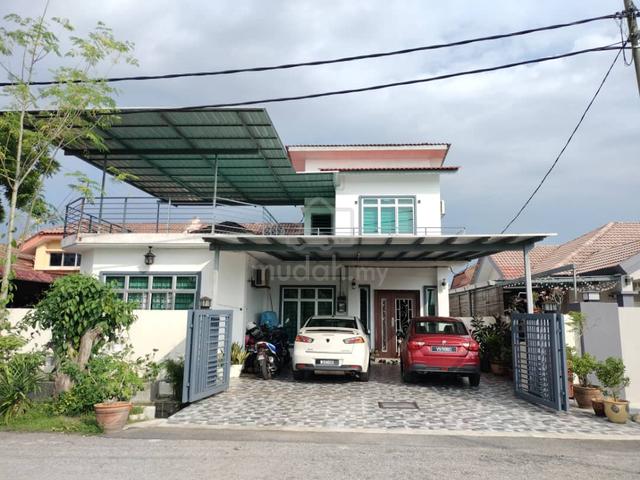 Freehold Renovated 1.5 Storey Semi D Tmn Sepang Putra Near Beach 1