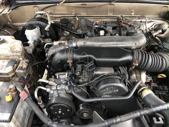 2003 Toyota HILUX 2.5 SR TURBO KDN165 (M) - 3