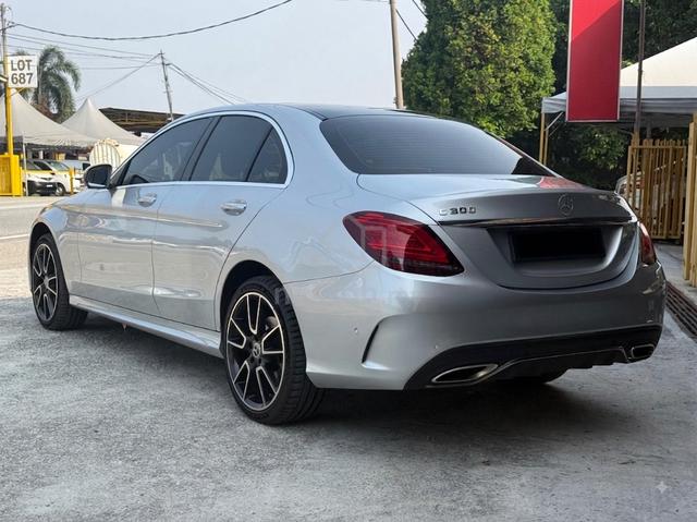 2019 Mercedes Benz C300 2.0 AMG LIN (A) LOAN KEDAI - 2