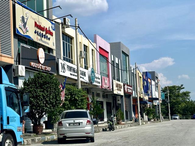 Freehold 2 Storey Shop at Lapangan Perdana for Sales 1