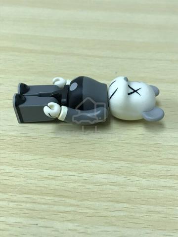 BE@RBRICK KAWS 100% (As-is condition) - photo 4 of 6