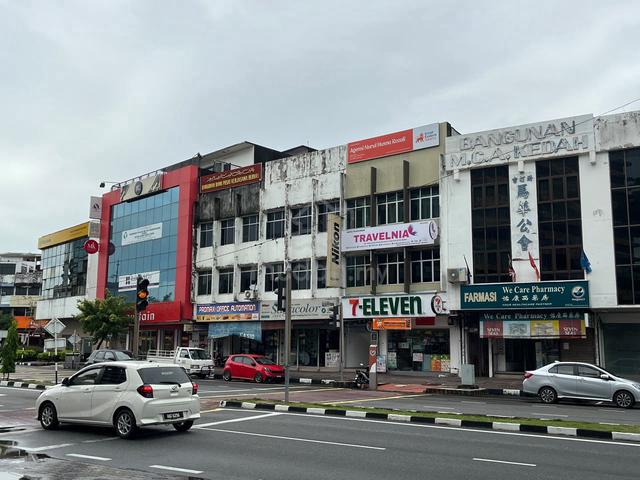 Facing Main Road 2 Adjoining 4 Storey Shoplot Bandar Alor Setar - Sale 1