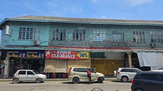 Papar Town Shoplot / Ground Floor Intermediate / Jalan Bunga Raya 1