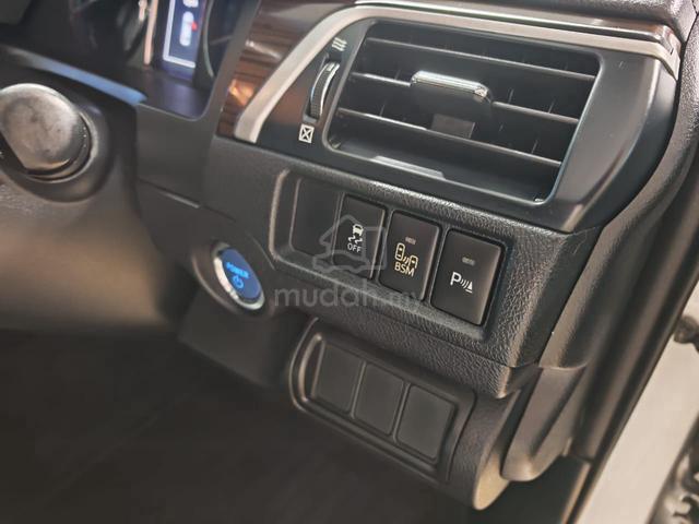 2016 Toyota Camry Hybrid 2.5(A)BolehLoanBank/Kedai - 5