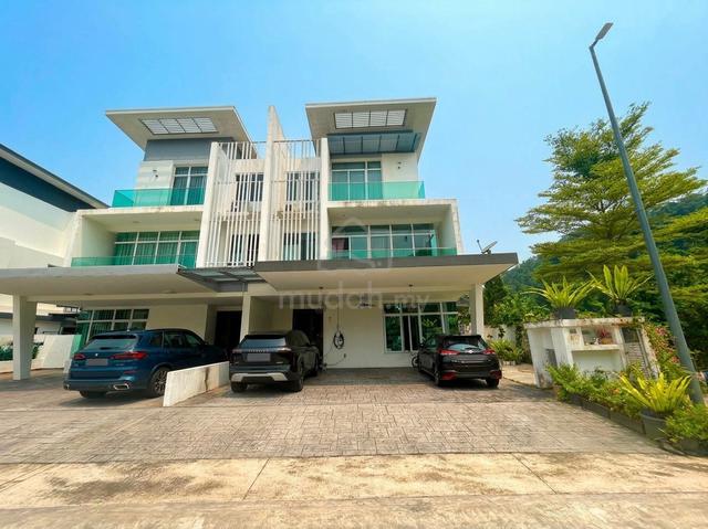 Corner Renovated 3 Storey Semi D Clover Garden Residence Cyberjaya 1