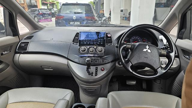 2010 Mitsubishi GRANDIS 2.4 FACELIFT (A) - 4