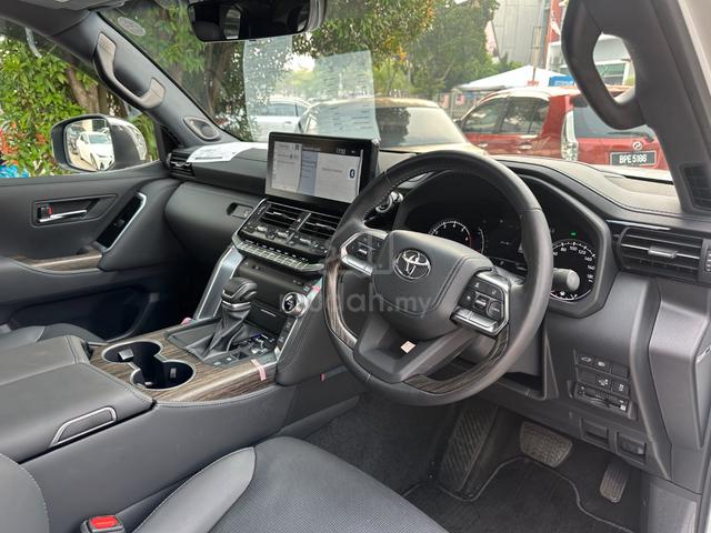 BLACK SEAT PETROL 2023 Toyota LANDCRUISER 3.5 ZX - 3