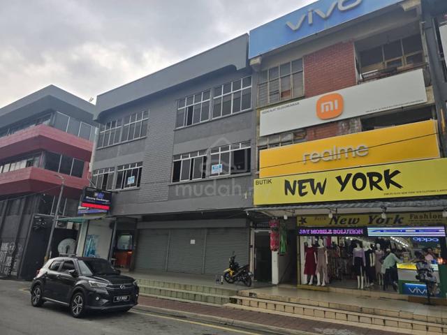 CORNER | 3 storey shop lot Metro Kajang town jalan abdul aziz 1