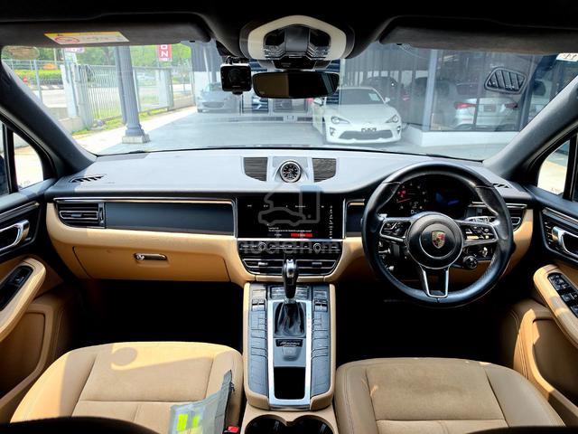 UNREG 2021 Porsche MACAN 2.0 - 3