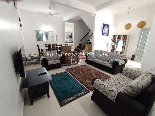 Teres 2 Tingkat Berhadapan Padang untuk Dijual ! 3