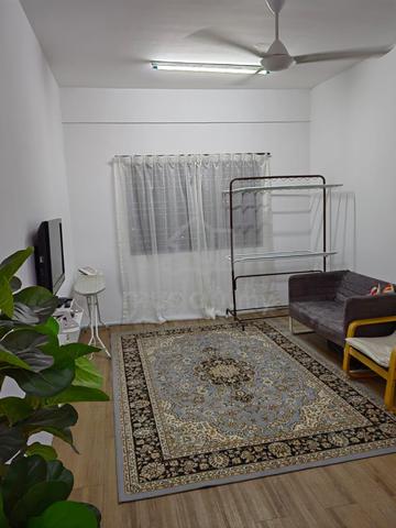 Pangsapuri Kemuning Aman: Middle Room 1