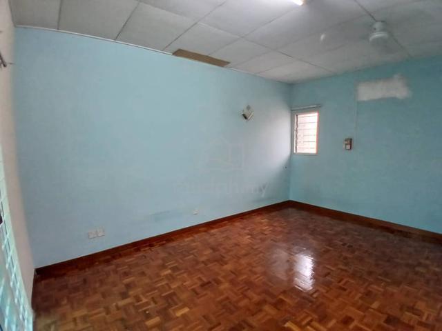 1.5 Storey Terrace House for Rent @ Usj 6, Subang Jaya, Selangor 4