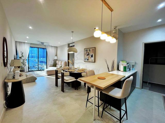 E island Lake Haven Residence 1