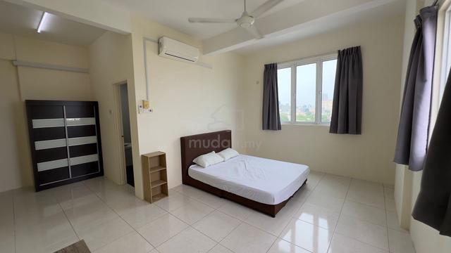 (Room For Rent) Master Room @ Jelutong. Private Bathroom! Couple Room! 1