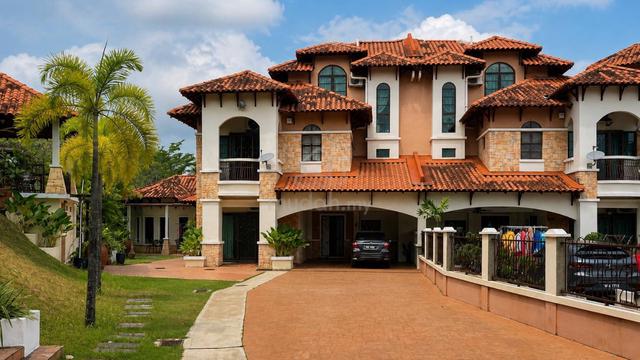 HUGE LAND RENOVATED 3 Storey SEMI D ENDLOTPutramas Seksyen 7 Shah Alam 1