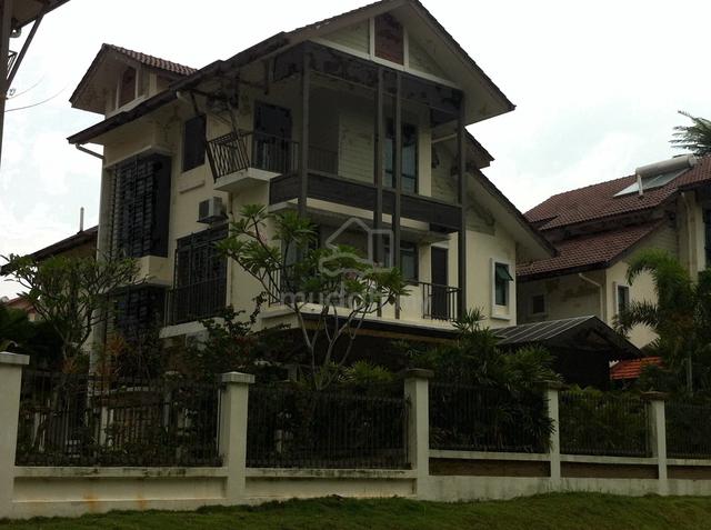 CORNER 3 Storey Semi D Puncak Bangi Golf depan Tasik seksyen 6 7 8 1