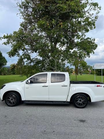 2015 Isuzu D-MAX 2.5 4x2 HI-RIDE (M) - 2