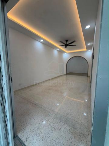 Taman Johor jalan panti house for sale/renovated unit 1