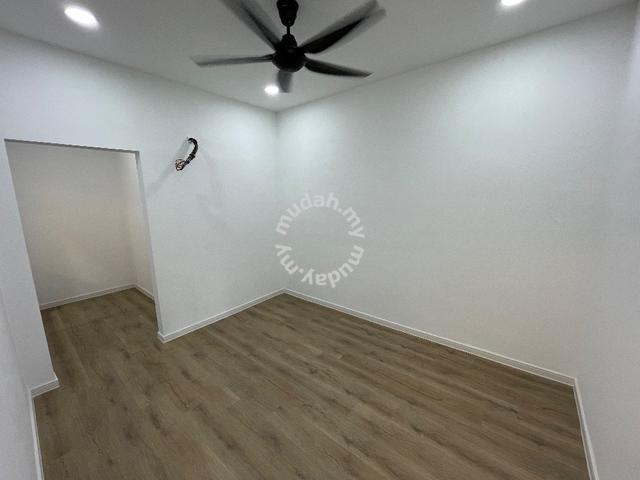 FREEHOLD 1 Storey Datuk Palembang, Bukit Baru Facing Padang 5