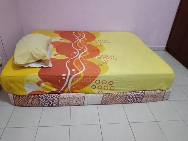 Bilik untuk disewa di suria shop apartment 1