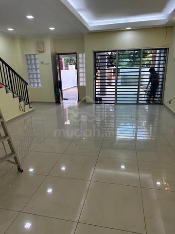 Double Storey House for Sale – Prime Location & Great Convenience 1