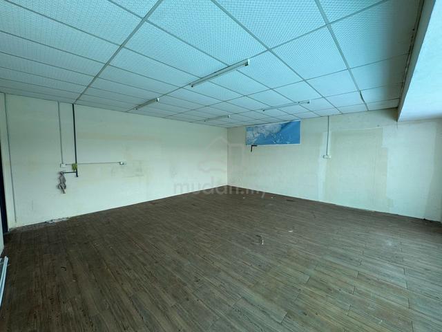1.5 storey semi-d factory, Batu Berendam for rent 4
