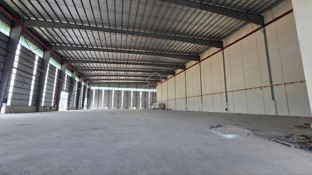 Semi-D Factory Warehouse bu 78860sf with Power 1000amp North Port 1