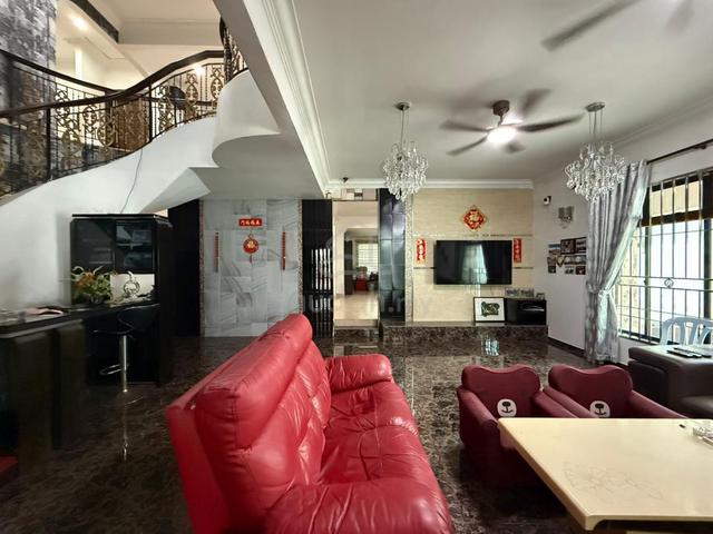 Taman Bukit Rinting Double Storey Bungalow corner Masai Permas pelangi 1