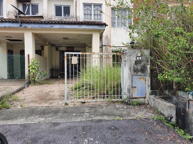 rumah teres 2 tingkat untuk dijual. below market value. 1