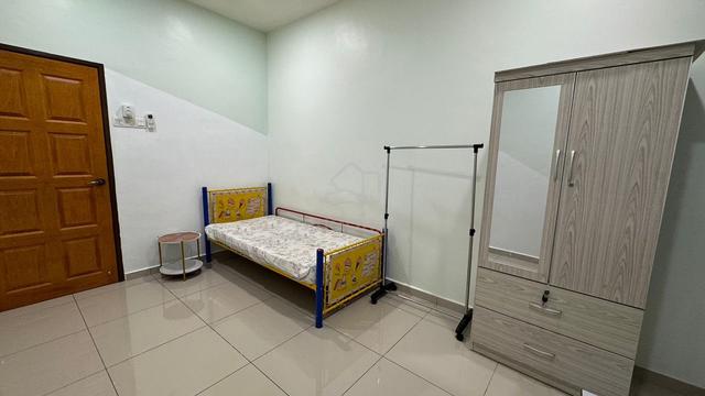 Female Single bedroom with sharing bathroom for rent. 1