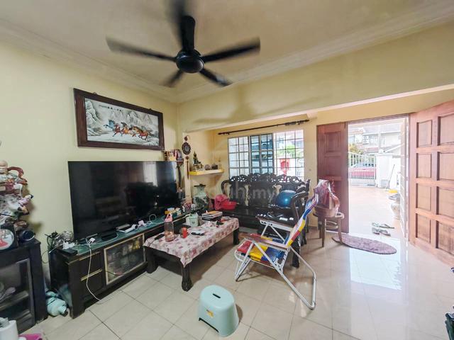 Taman Bkt Serdang Sek 11 Double Storey House for Rent 1