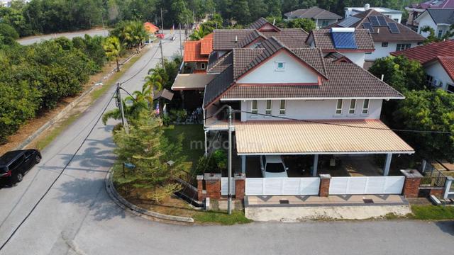 CORNER LOT Large Double Storey Bungalow Taman Anjung Ixora Salak Tingg 1