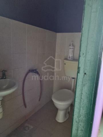 Ground Floor & Basement 3 Storey shop lot Jln.Beserah Kuantan 5