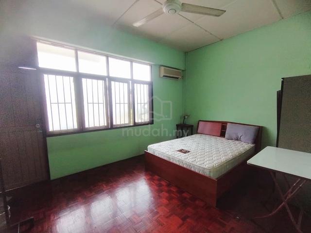 Master Bedroom with Attached Bathroom, Near The Spring|Swinburne|BMC 1
