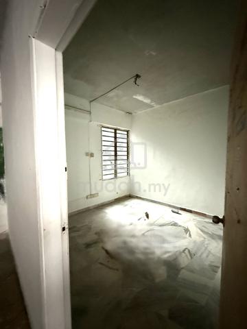 Shop Apartment Taman Puchong Intan 1