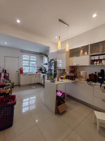 Move in conditon nice neighbourhood gated guarded in Kota Kemuning 1