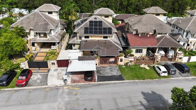 Huge Land๐ฅHot Area๐ฅRenovated FREEHOLD 2 Storey Bungalow Nilai Impian 1