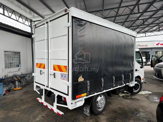 2022 Hino XZU600R Curtain Side 10 Kaki Boleh Loan - photo 2 of 6