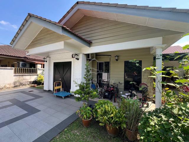 Want to sell. Bungalow in Subang Permai. 1