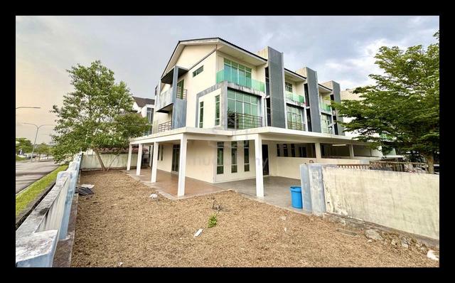 DEPOSIT FLEXIBLE🔥 CORNER LOT 3 Storey Bangi Avenue 3 Seksyen 7 Bangi 1