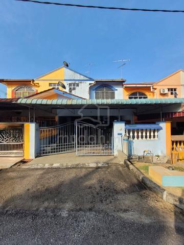 Rumah 2-tingkat Xhadap apa2 depan rumah Taman Sri Kluang for SALE! 1