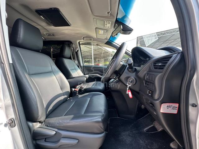 2018 Toyota VOXY 2.0 X 8 SEATER LEATHER SEAT F-LON - 5