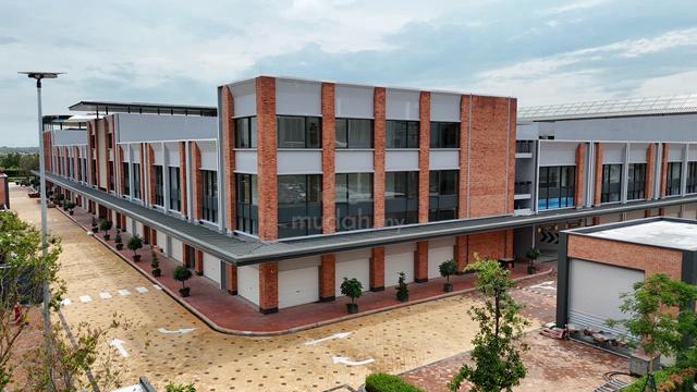 [FACING MAINROAD] Corner Lot 3 storey Gamuda Cove Town Square Dengkil 1