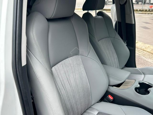 GRAY Interior‼️Low Mileage Toyota HARRIER 2.0 G - 4