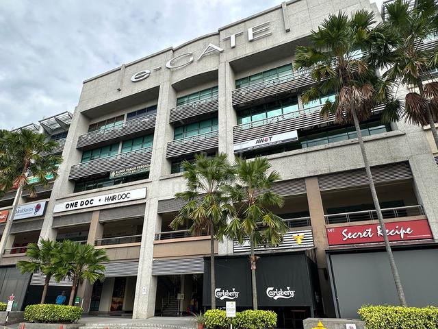 Strategic Prime Location, Big Office Space, Corner unit, Sea View. 1